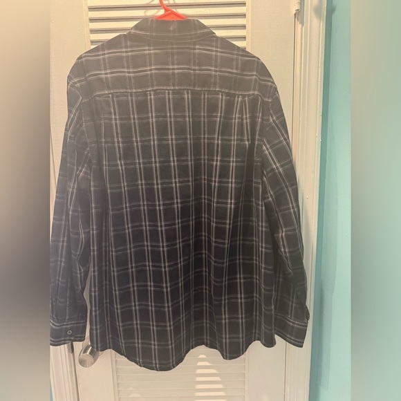 men’s plaid button down - Picture 3 of 4